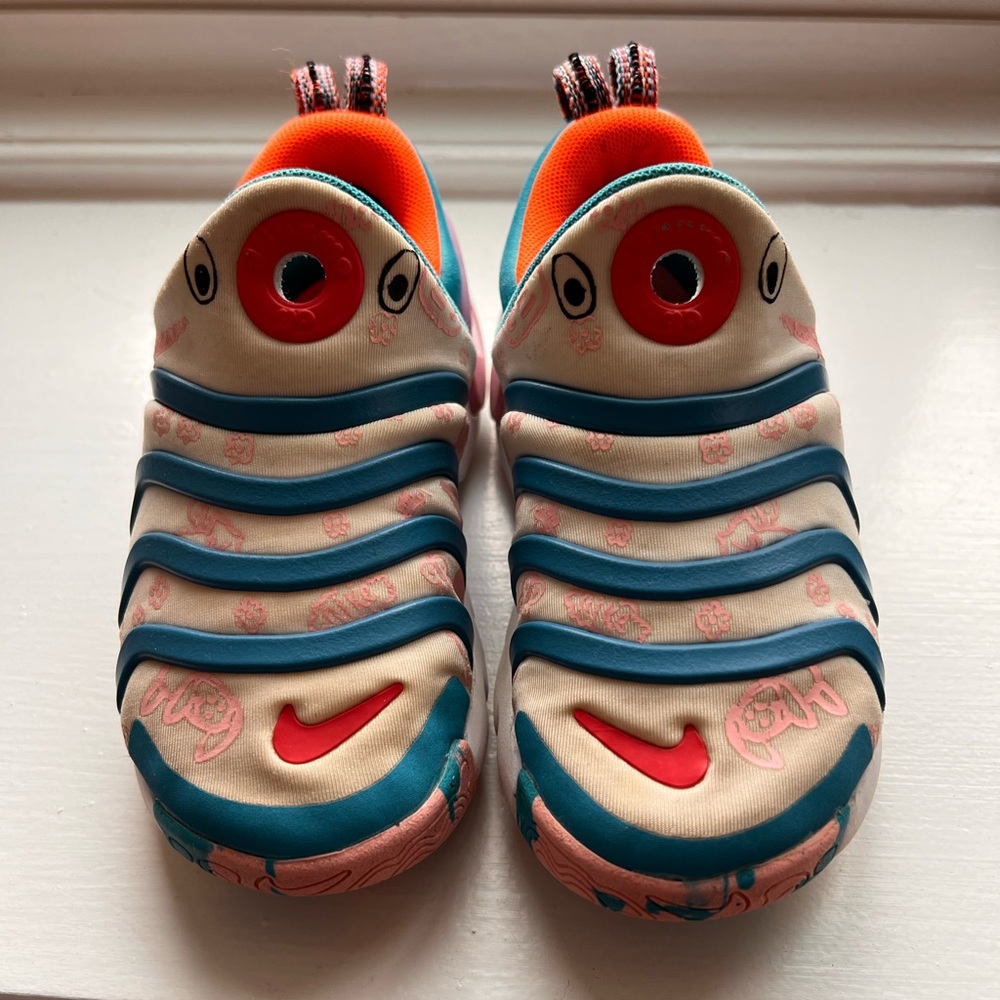 Nike Dynamo Go SE Doodles size 11t